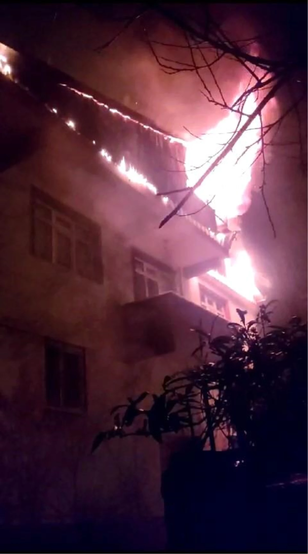 Zonguldak\'ta çatı yangınında 1 ton fındık zarar gördü