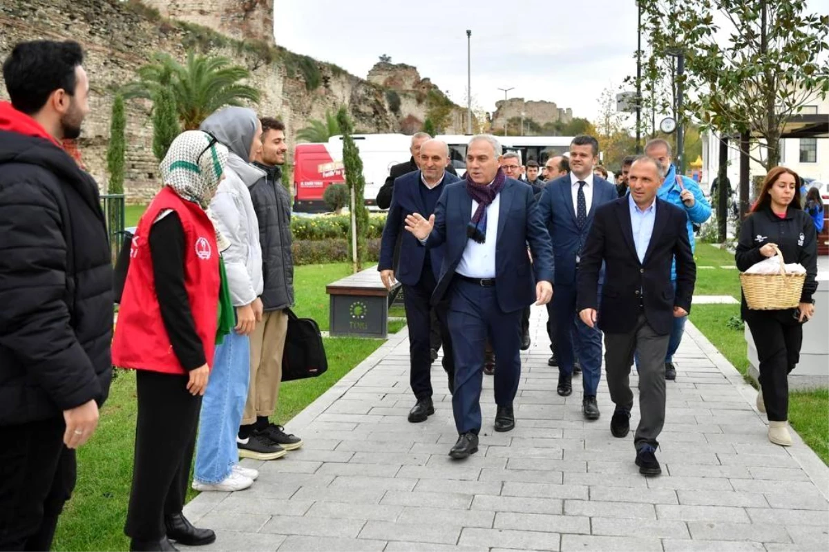 Fatih Belediyesi Karasurları Millet Bahçesi\'nde Lale Dikim Töreni Gerçekleştirdi
