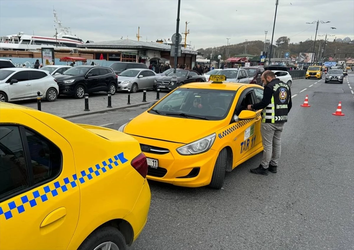 Fatih\'te taksicilere denetim: Kurallara uymayanlara ceza kesildi