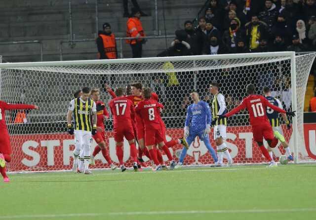 Fenerbahçe, Konferans Ligi beşinci hafta maçında Nordsjaelland'a 6-1 yenildi Fenerbahçe, Konferans Ligi beşinci hafta maçında Nordsjaelland'a 6-1 yenildi