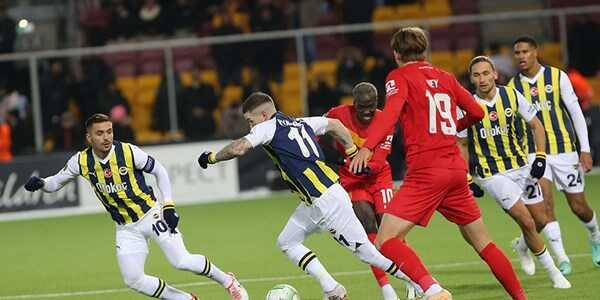 Fenerbahçe, Konferans Ligi beşinci hafta maçında Nordsjaelland'a 6-1 yenildi Fenerbahçe, Konferans Ligi beşinci hafta maçında Nordsjaelland'a 6-1 yenildi