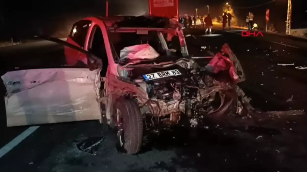 Gaziantep'te TIR ile çarpışan otomobilde 1 ölü, 1 yaralı