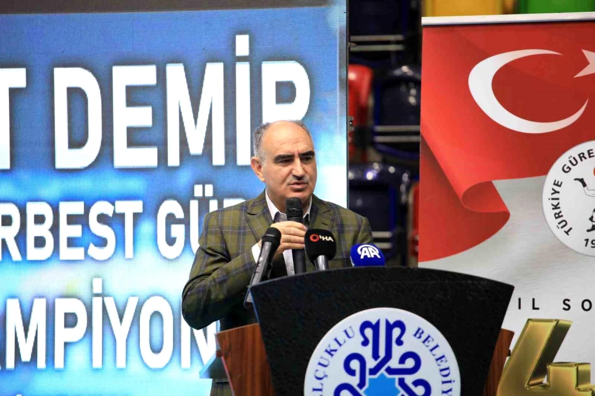 Konya\'da Mahmut Demir Büyükler Serbest Güreş Türkiye Şampiyonası başladı