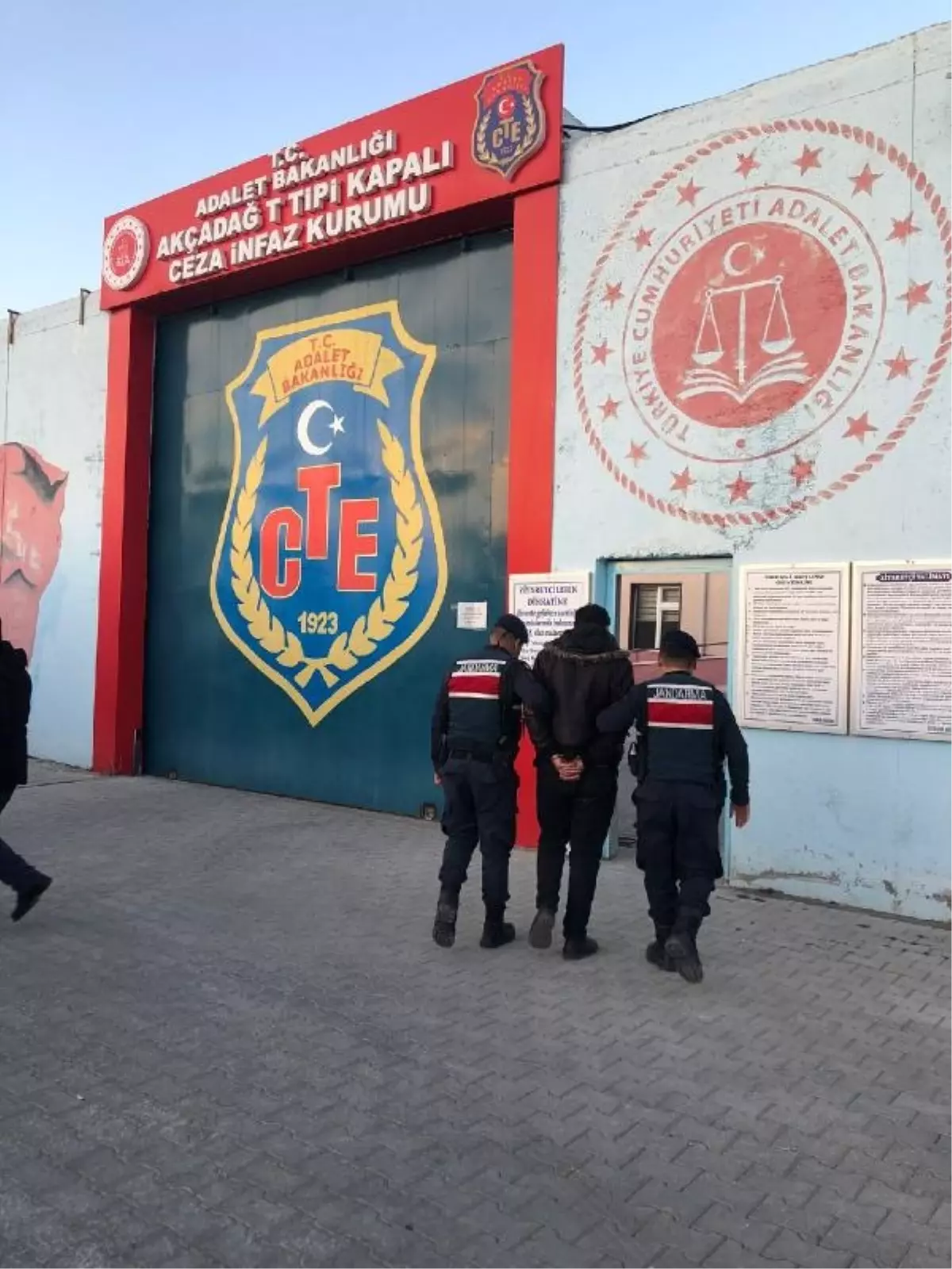 Malatya\'da PKK/YPG üyesi 2 şüpheli tutuklandı