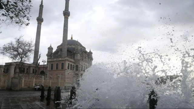 Marmara'nın batısı için yarın kuvvetli fırtına uyarısı