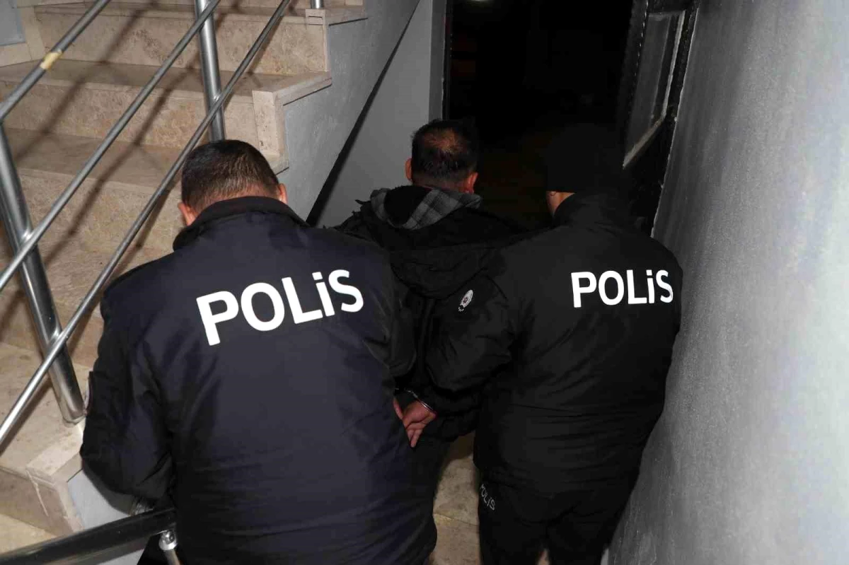 Tarsus\'ta PKK/KCK terör örgütüne destek veren 4 şüpheli gözaltına alındı