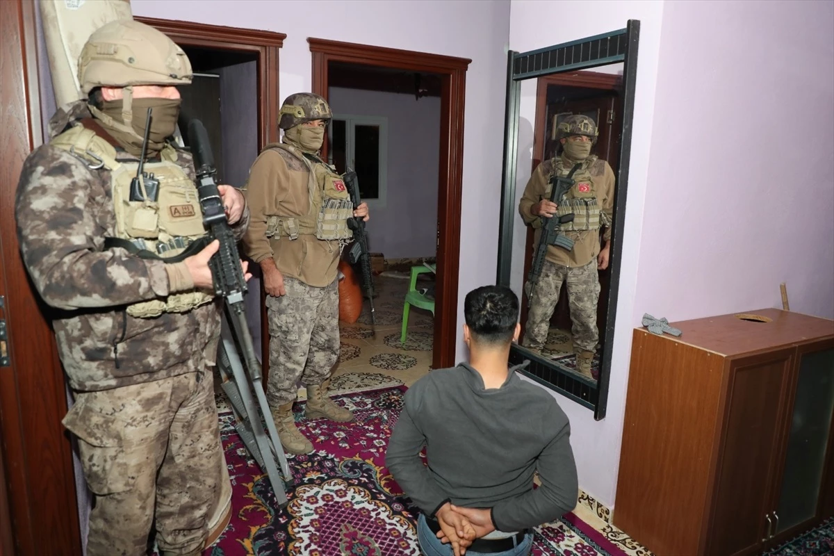 Tarsus\'ta PKK/KCK operasyonu: 4 şüpheli gözaltına alındı
