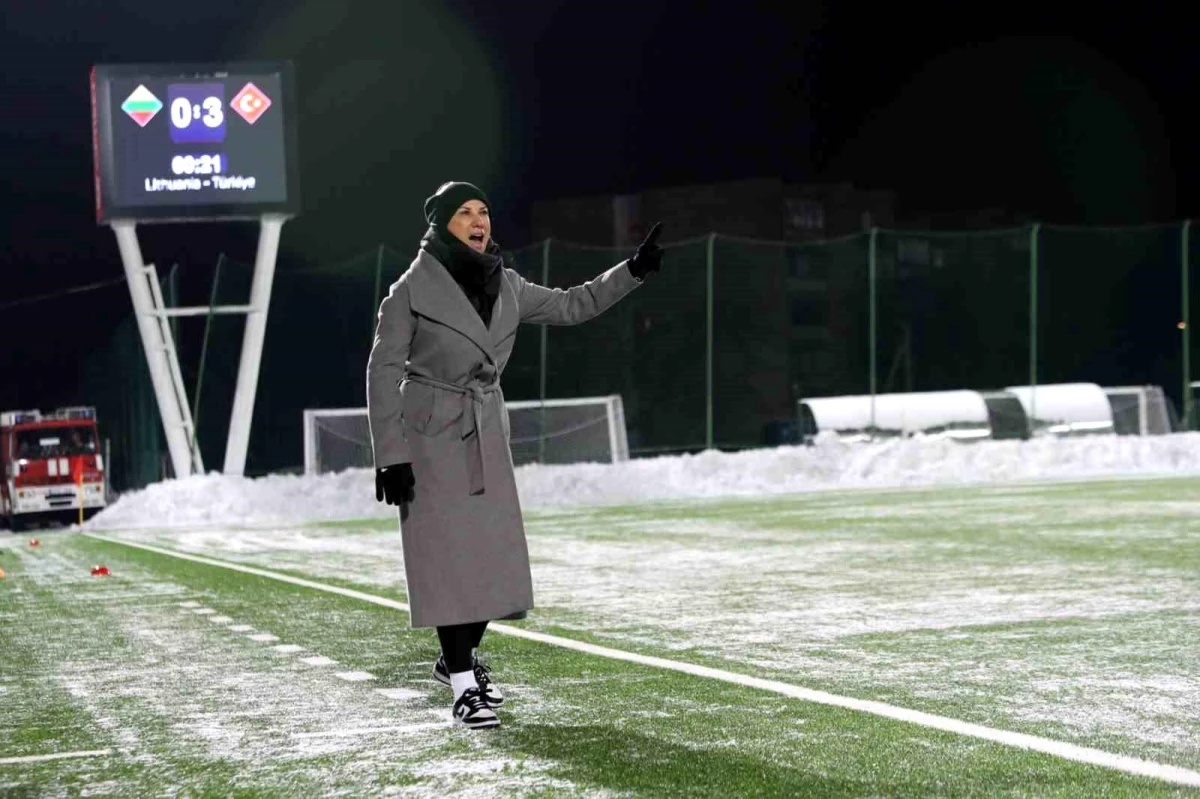 A Milli Kadın Futbol Takımı Teknik Direktörü Necla Güngör Kıragası: Takımımla gurur duyuyorum