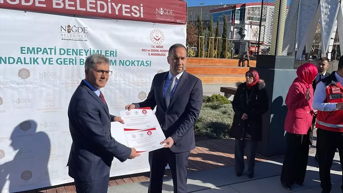 Niğde protokolü ve vatandaşlar engellilerin yaşantısını deneyimledi