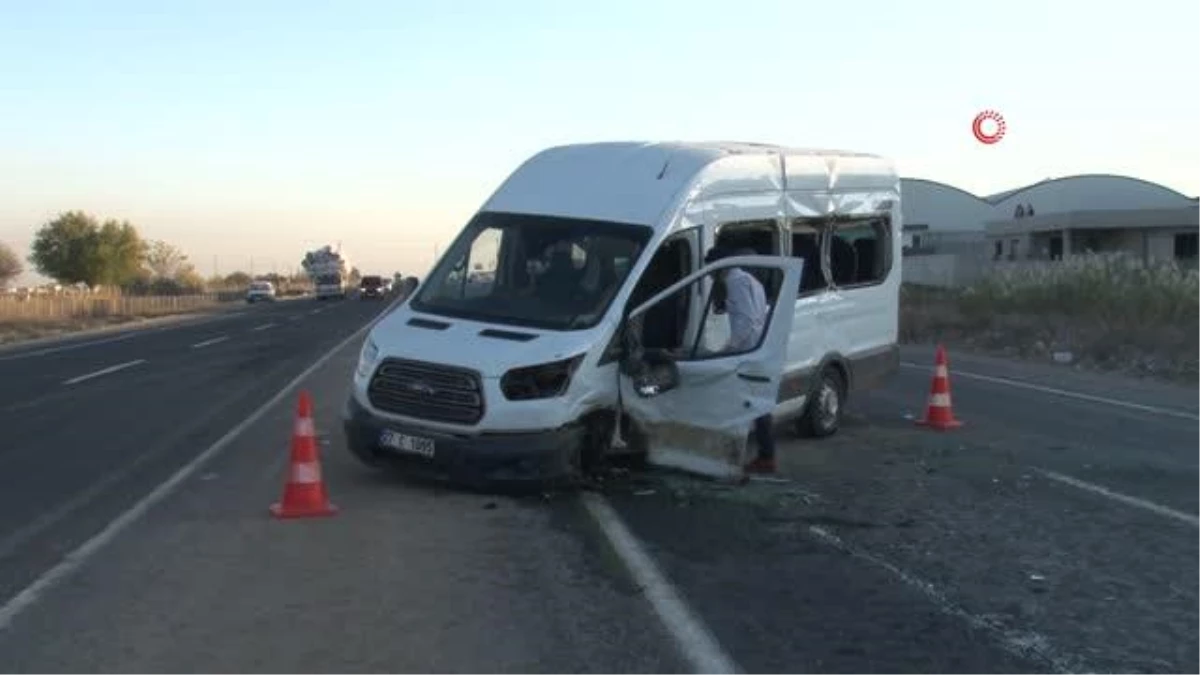 Öğretmenleri taşıyan servis minibüsü kaza yaptı: 15 yaralı