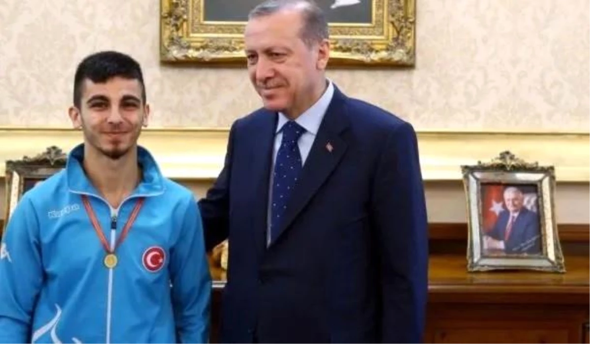 Milli sporcu Eray Şamdan, Bursa Uludağ Üniversitesi Rektörü\'nü ziyaret etti