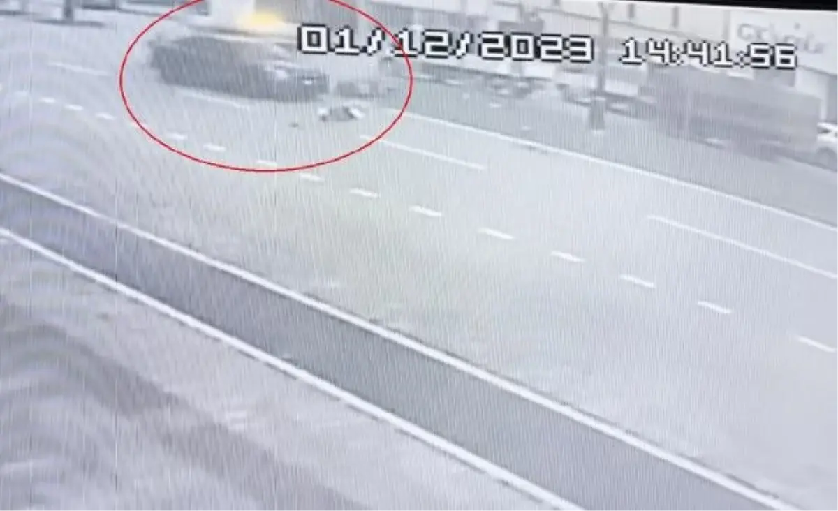 Bursa\'da motosiklet ile otomobil çarpışması: 2 kardeş yaralandı