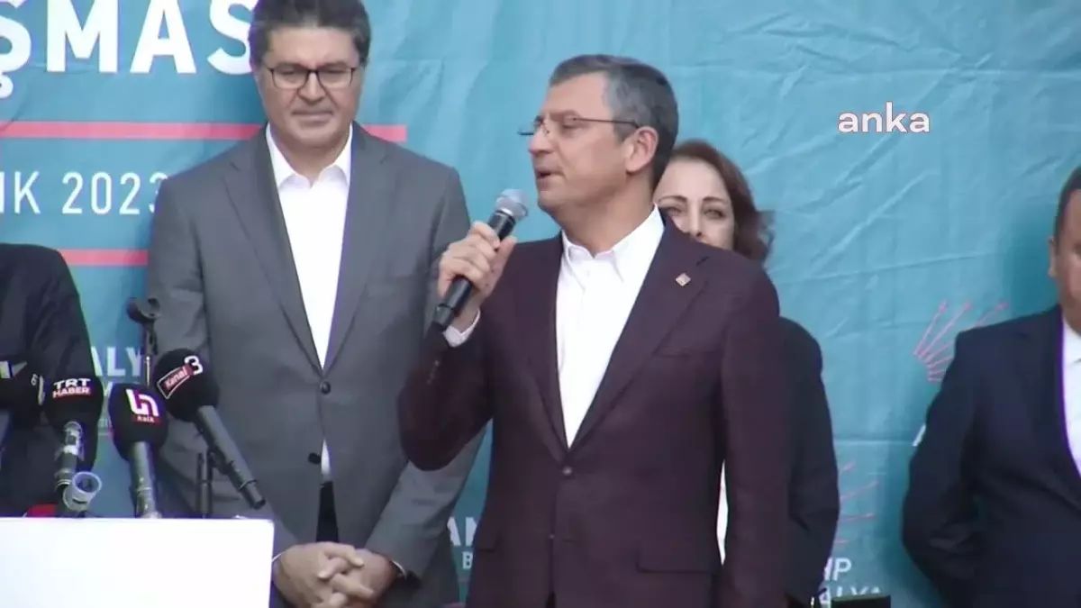 Özgür Özel, Antalya\'da: "Chp Sizin Yukarıdan Baktığınız, Küçük Gördüğünüz Esnafın, Memurun, Emeklinin, Emekçinin Partisidir. Onları Size Ezdirmeyiz"