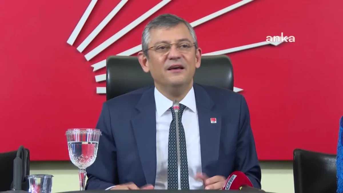 CHP Genel Başkanı Özgür Özel, önceki dönem milletvekilleriyle bir araya geldi