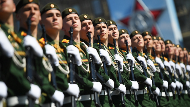 Putin, Rus ordusundaki asker sayısını artırdı