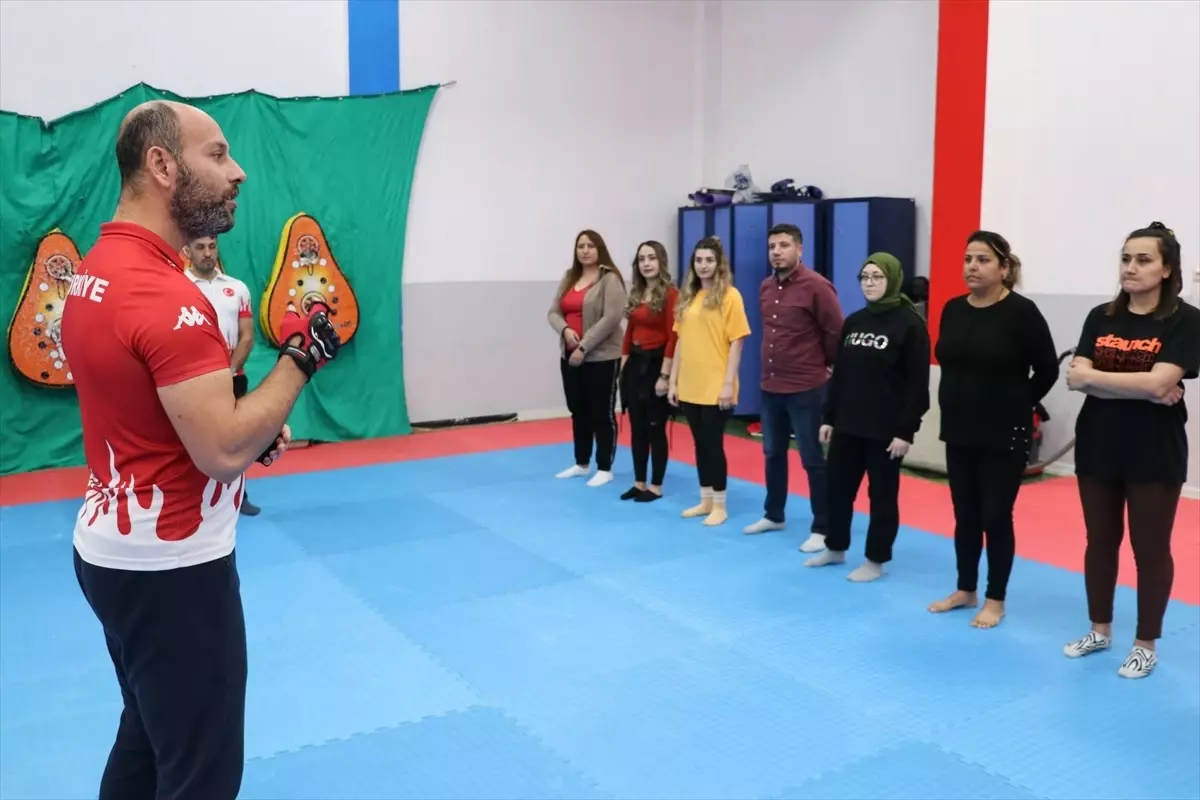 Gaziantep\'te sağlık çalışanı kadınlar kendilerini savunmayı öğreniyor