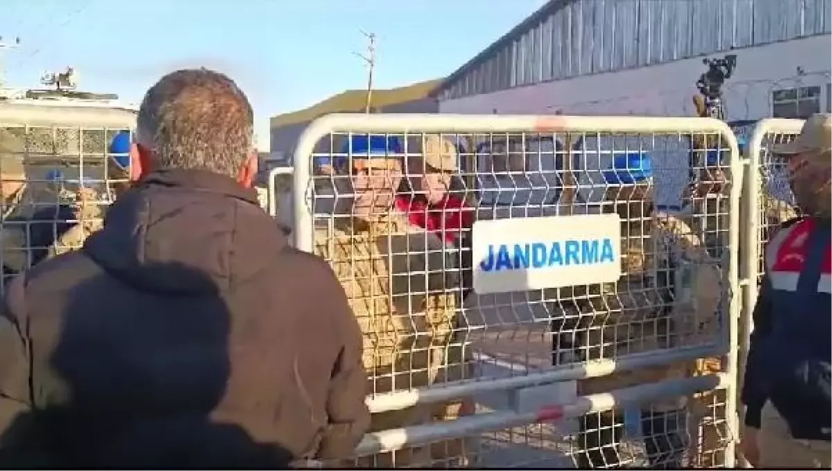 Şanlıurfa'da tekstil fabrikası önünde eylem sürüyor