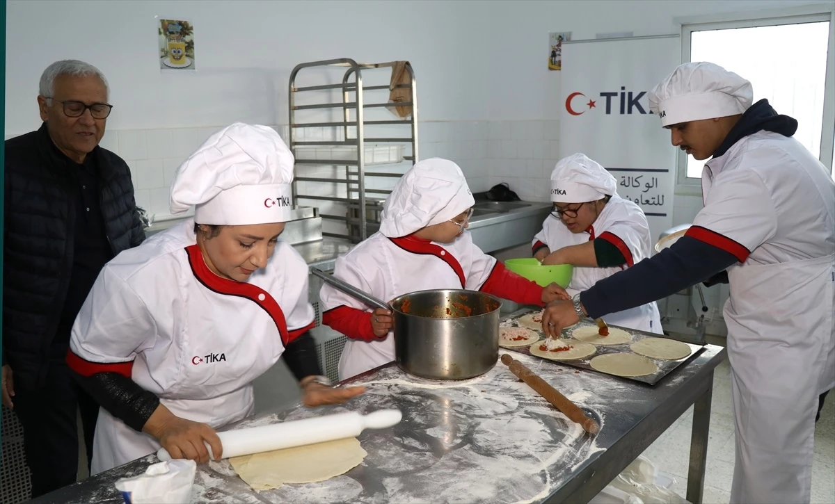 TİKA, Tunus\'ta engelliler için pastacılık atölyesi açtı