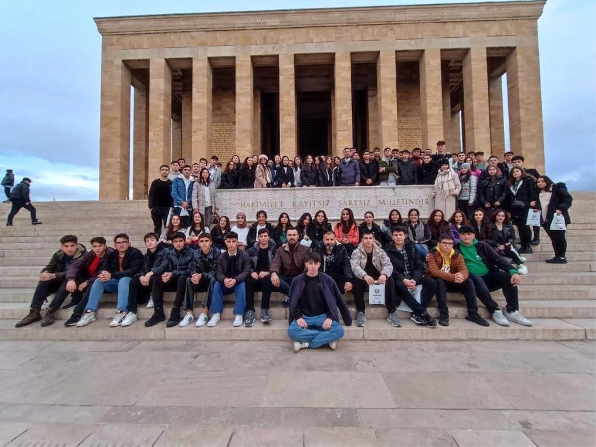 Tomarza Fen Lisesi Öğrencileri Anıtkabir\'i Ziyaret Etti