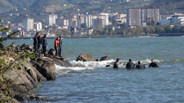 Trabzon'da dalgalara kapılan liseli gençlerden birinin cansız bedenine ulaşıldı
