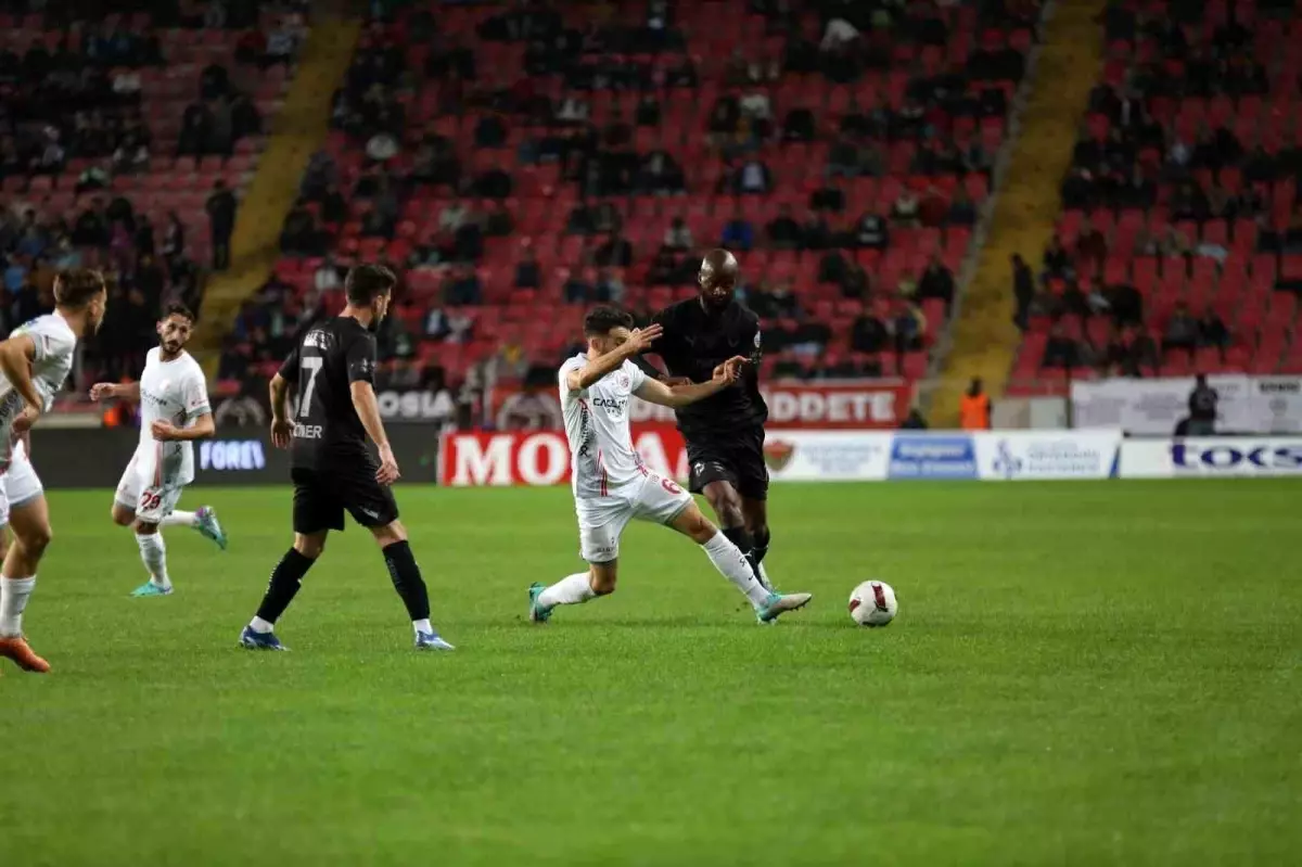 Hatayspor ile Antalyaspor arasındaki maç 1-1 berabere sonuçlandı