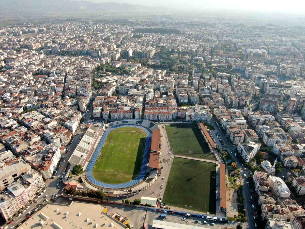 Aydın\'da Adnan Menderes Stadyumu yıkılıyor, yeni stadyum için 2 proje sunuldu