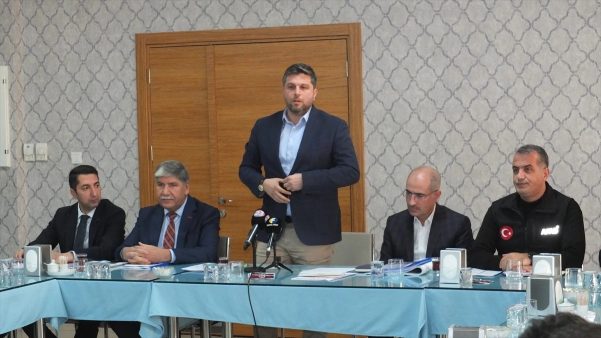 AK Parti Elazığ Milletvekili Mahmut Rıdvan Nazırlı, kurum müdürleri ve gazetecilerle buluştu