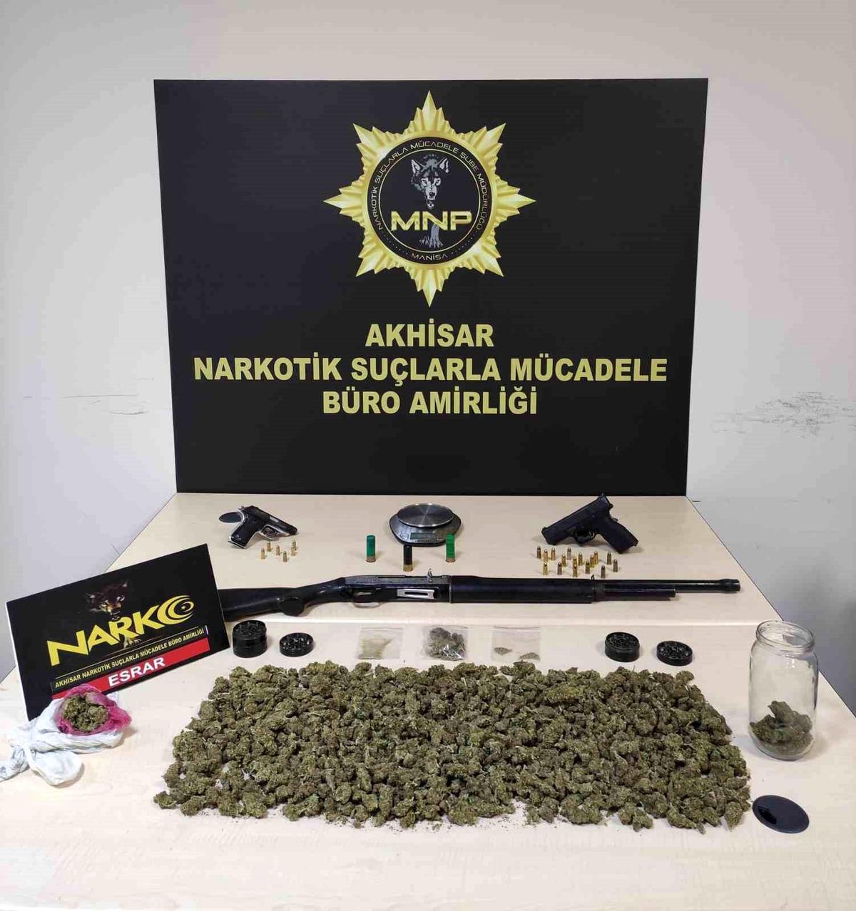 Akhisar\'da uyuşturucu operasyonu: 2 tutuklama