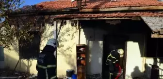 Aksaray'da bir kişi evi ateşe verip kaçtı