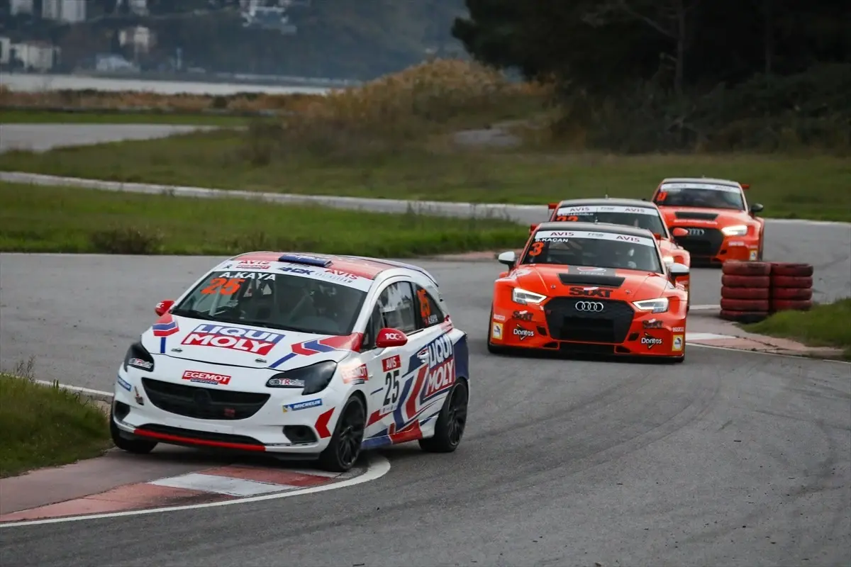 AVIS 2023 Türkiye Pist Şampiyonası Kocaeli\'de Başladı