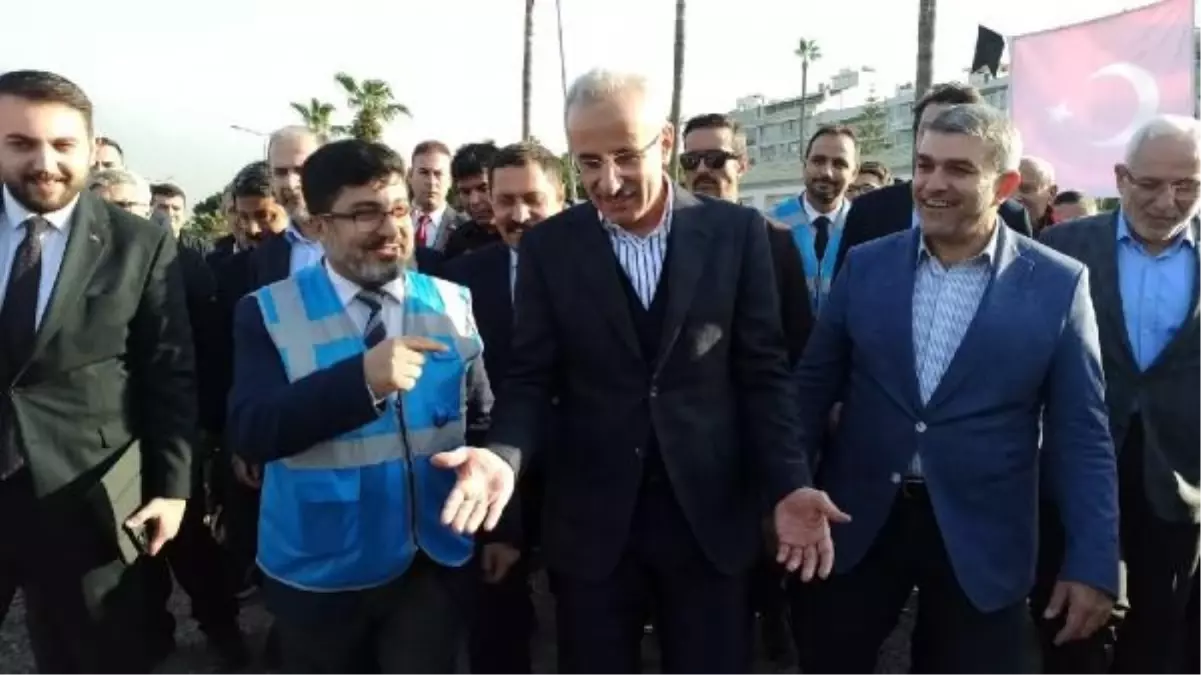 Ulaştırma ve Altyapı Bakanı İskenderun Sahilinde İnceleme Yaptı