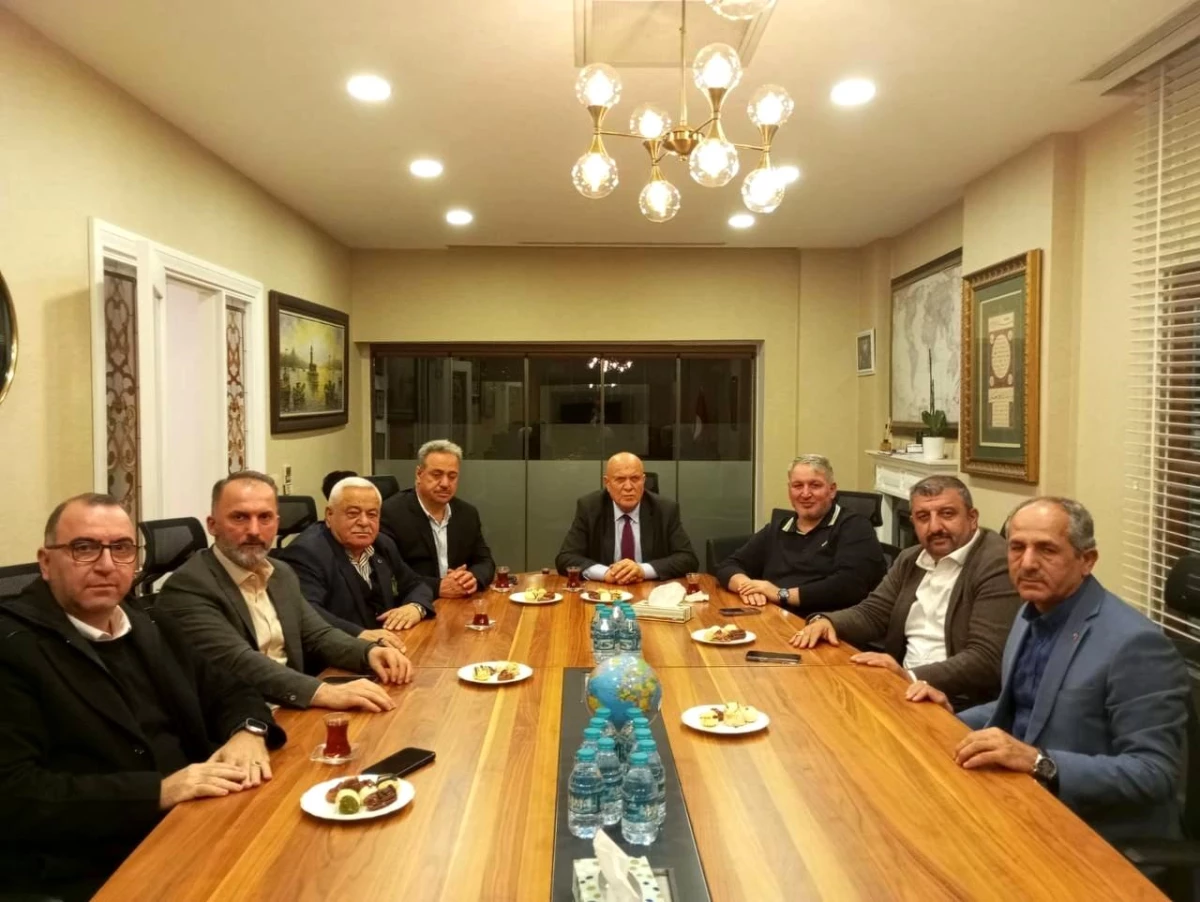 Bayburt Belediye Başkanı Hükmü Pekmezci İstanbul\'da Bayburt Eğitim Kültür ve Hizmet Vakfı Başkanını Ziyaret Etti