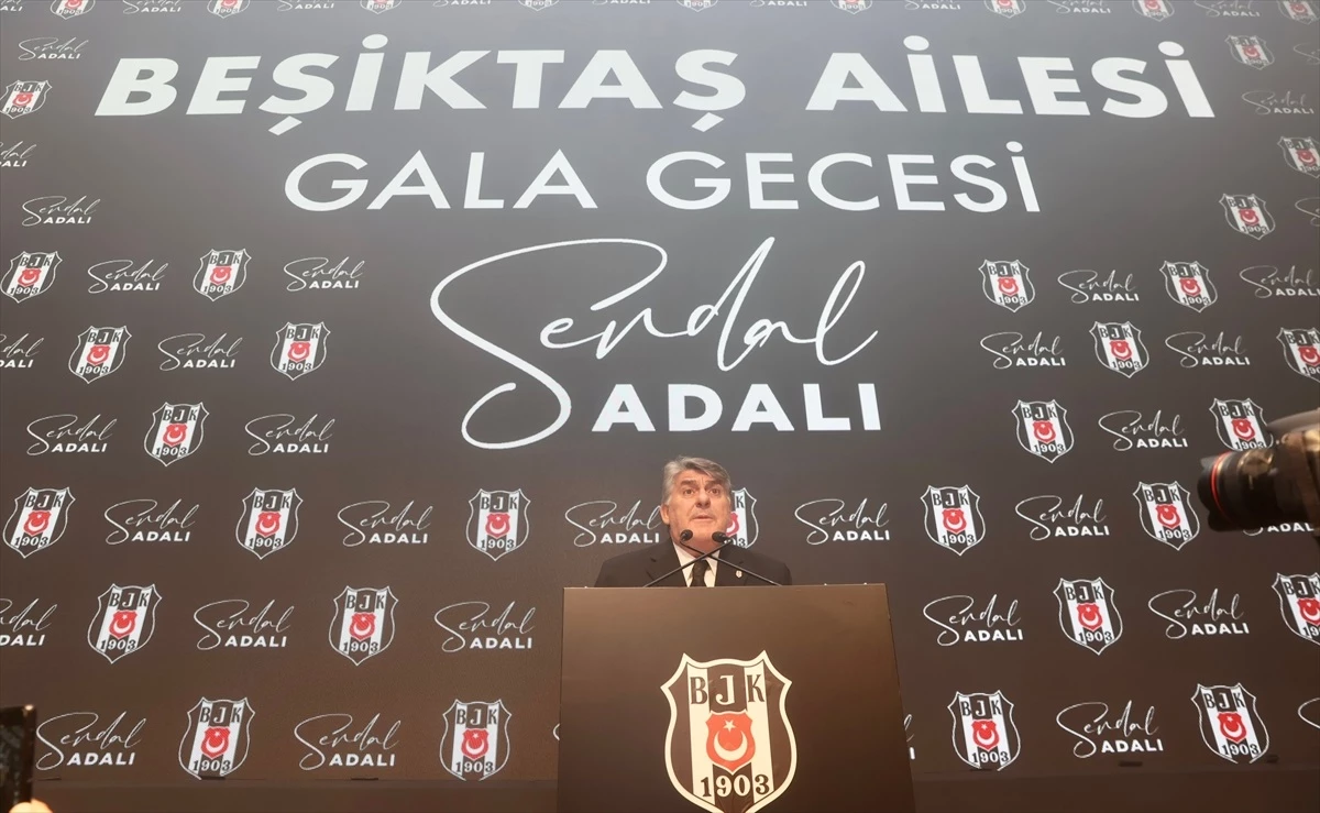 Beşiktaş Kulübü Başkan Adayı Serdal Adalı, yönetim kurulu listesini genel kurul üyelerine tanıttı