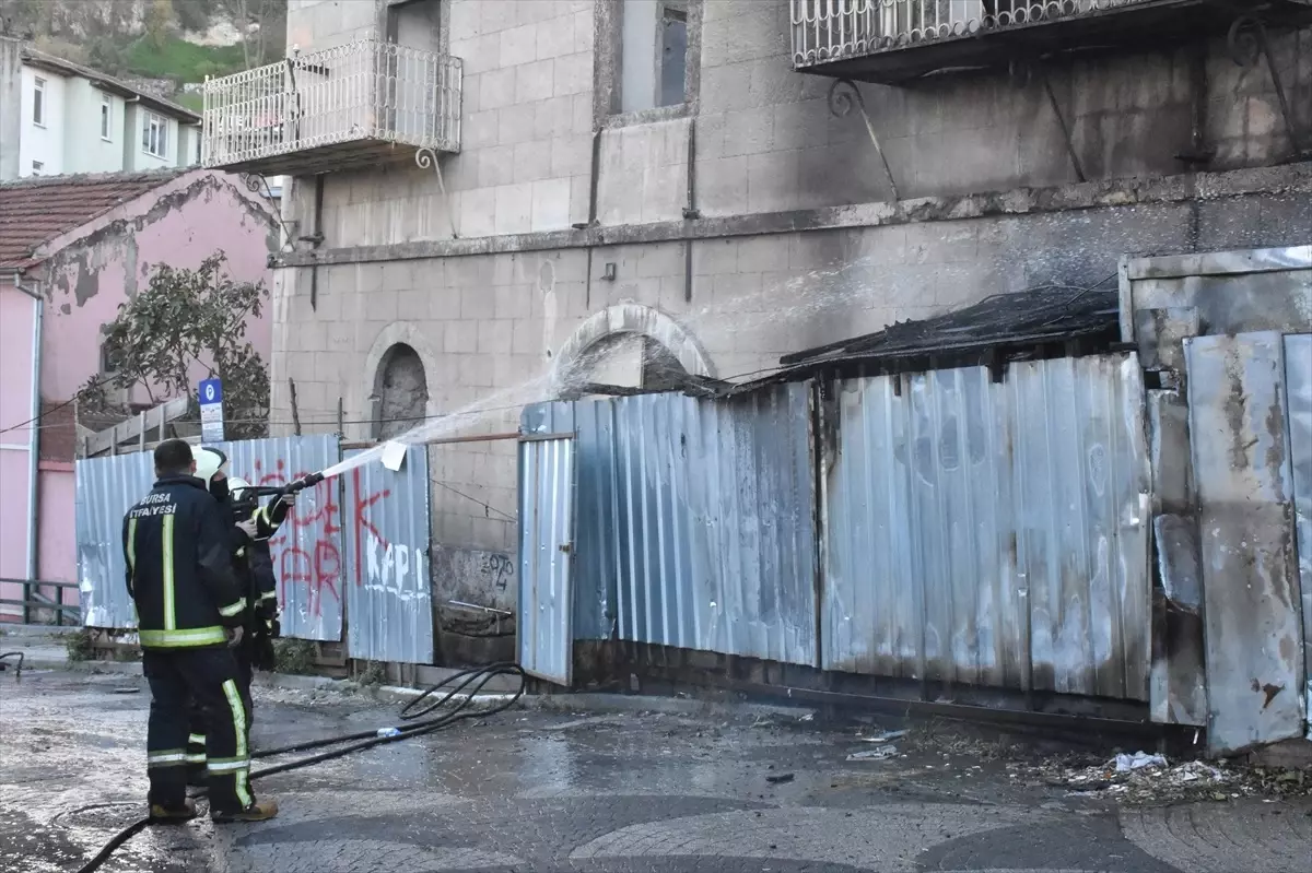 Bursa\'da barakada çıkan yangında bir kişi hayatını kaybetti
