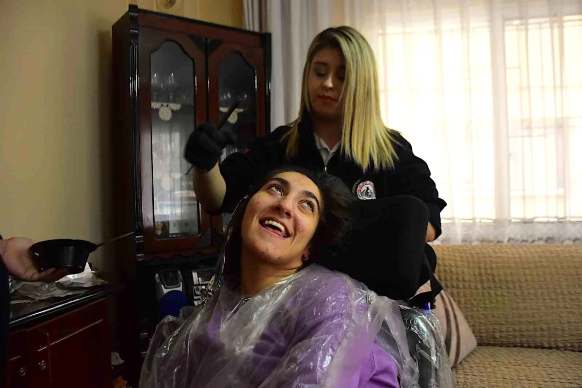 İncirliova Belediyesi, Dünya Engelliler Günü\'nde genç kıza sürpriz yaptı