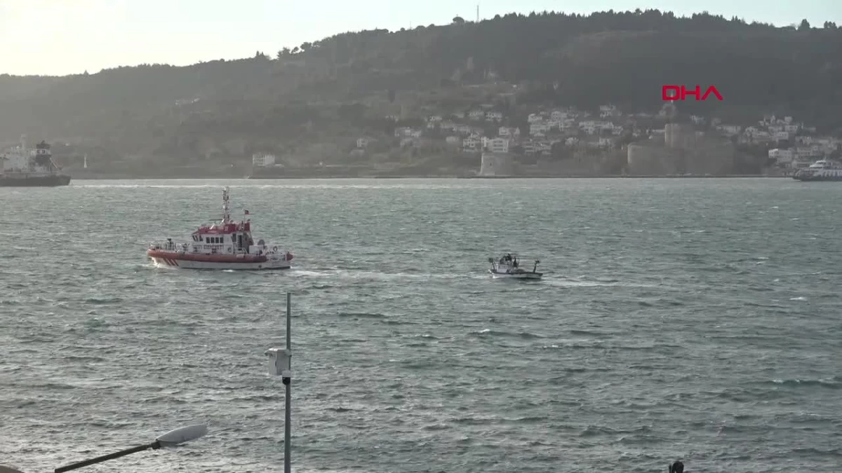 Çanakkale Boğazı\'nda sürüklenen balıkçı teknesi kurtarıldı