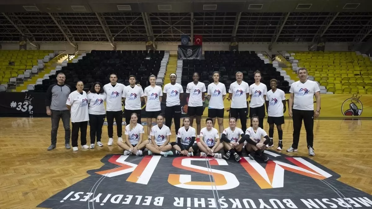 ÇBK Mersin ve İlkem Yapı Tarsusspor oyuncuları Mersin Maratonu\'na katılacak