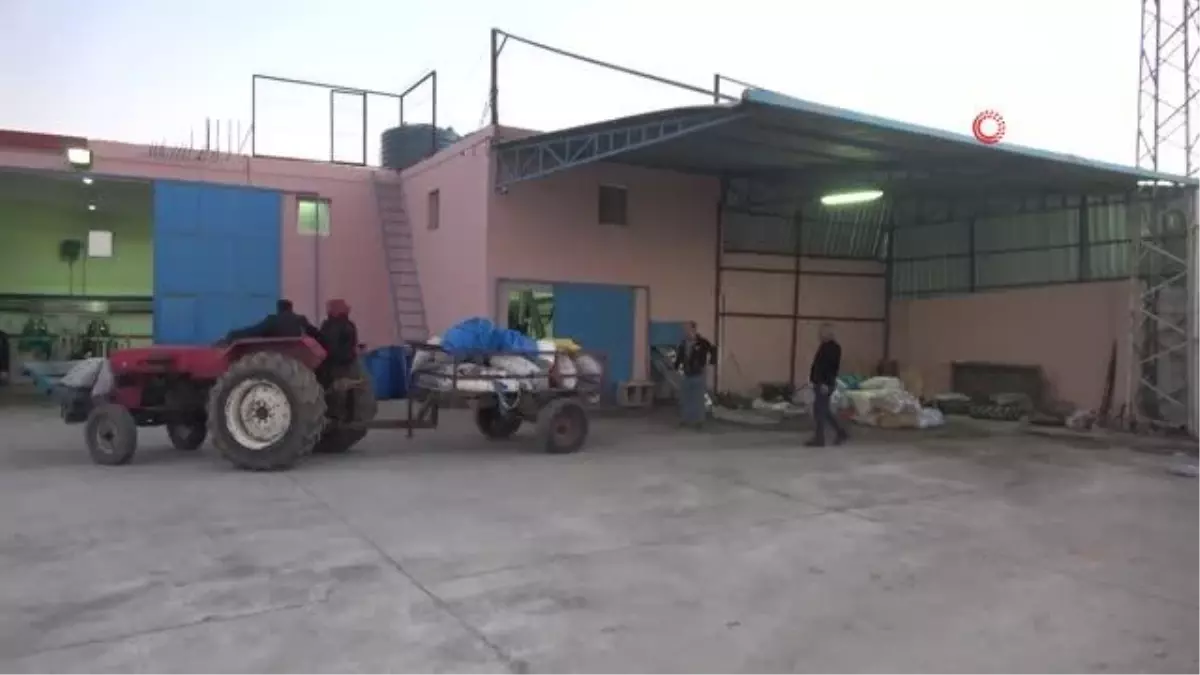 Depremde ailesini kaybeden genç kadın, ampute olan bacağıyla babasından kalan fabrikanın başına geçti