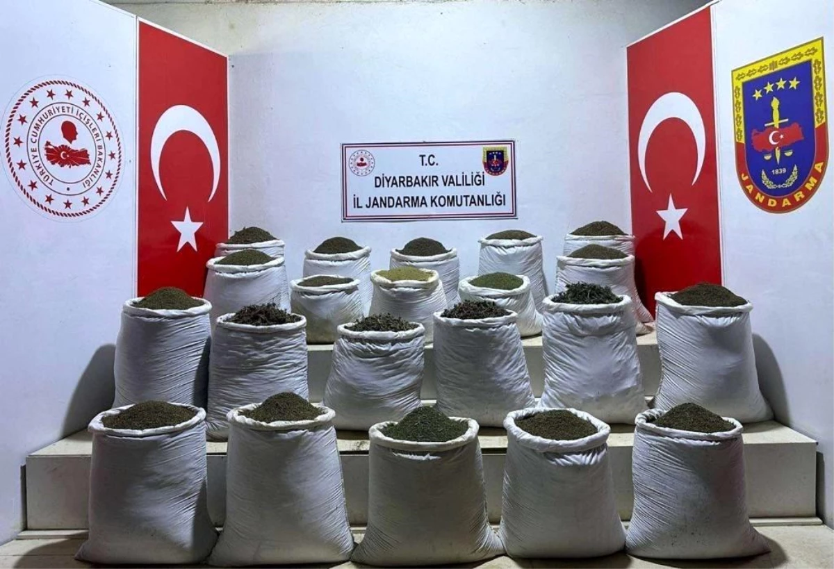 Diyarbakır\'da 1 ton 148 kilogram esrar ve 606 kök kenevir bitkisi ele geçirildi