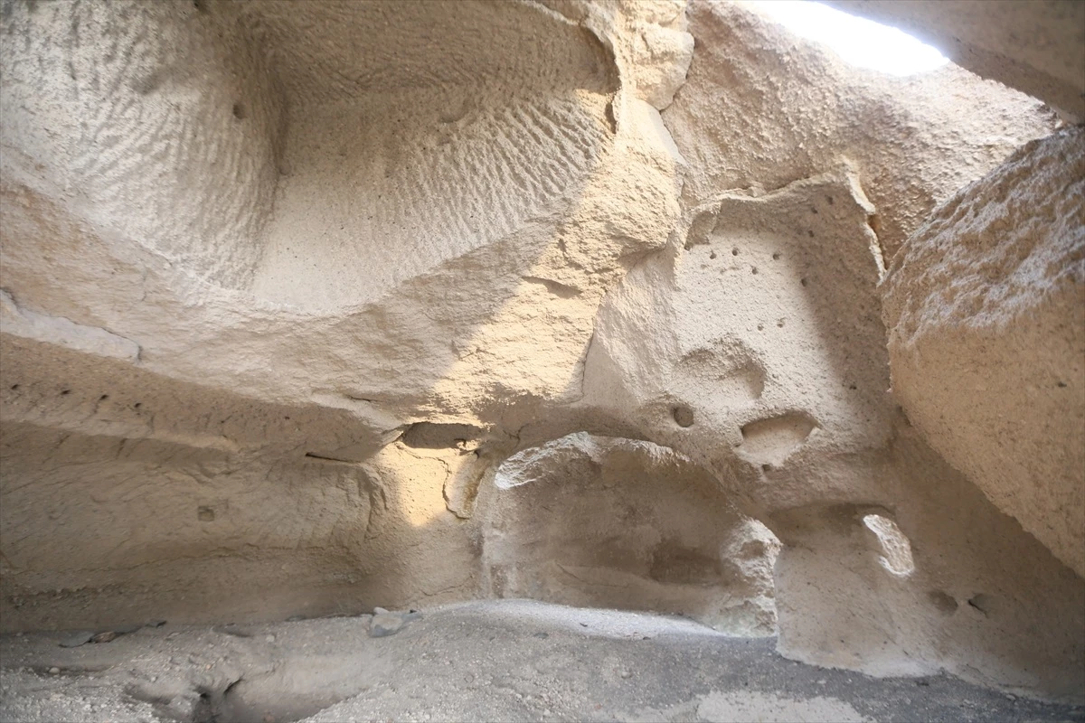 Ağrı\'da Meya Antik Kenti ve Kars\'taki Ani Ören Yeri Mağaraları Turizme Kazandırılmayı Bekliyor