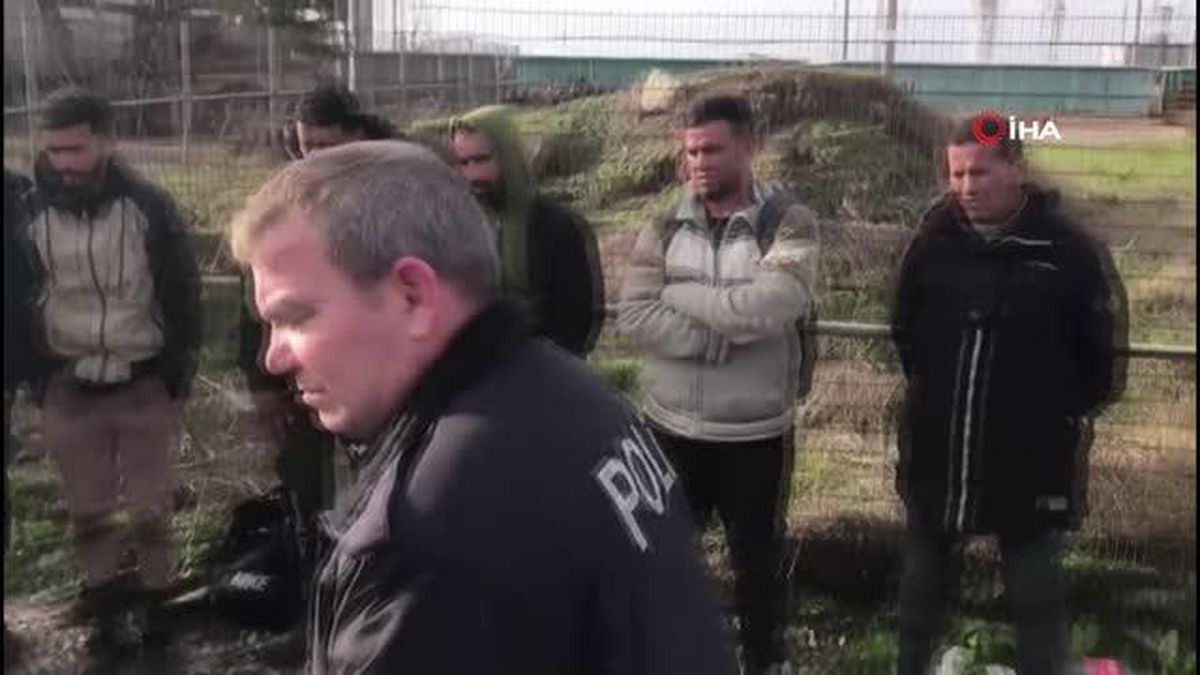 Edirne\'de ticari takside 6 kaçak göçmen yakalandı