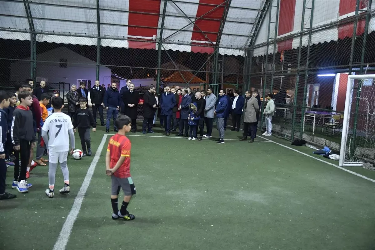 Edirne Valisi Yunus Sezer, Çavuşbey Mahallesi\'nde vatandaşlarla bir araya geldi