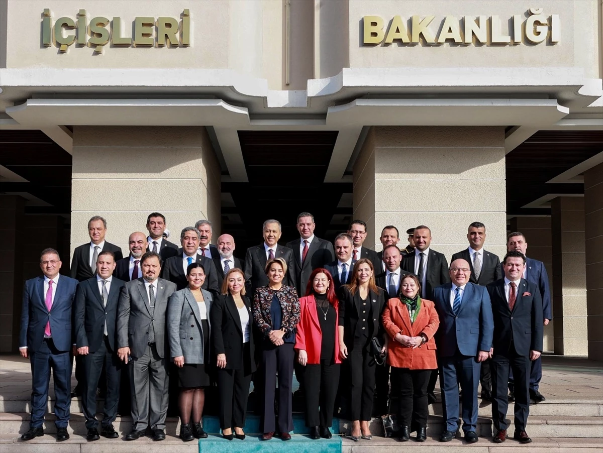 İçişleri Bakanı Ali Yerlikaya, Türkiye Barolar Birliği Başkanı Erinç Sağkan ve heyetiyle görüştü