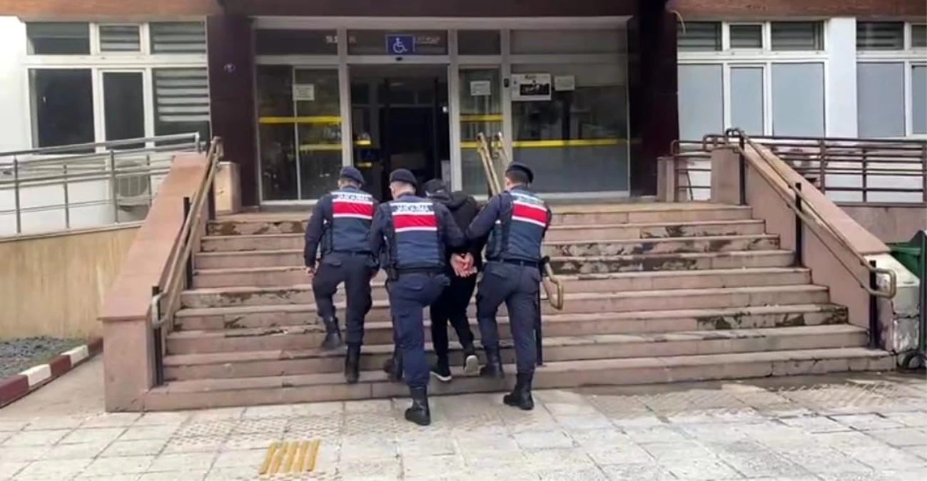 İzmir\'de kasten adam öldürme suçundan aranan firari yakalandı