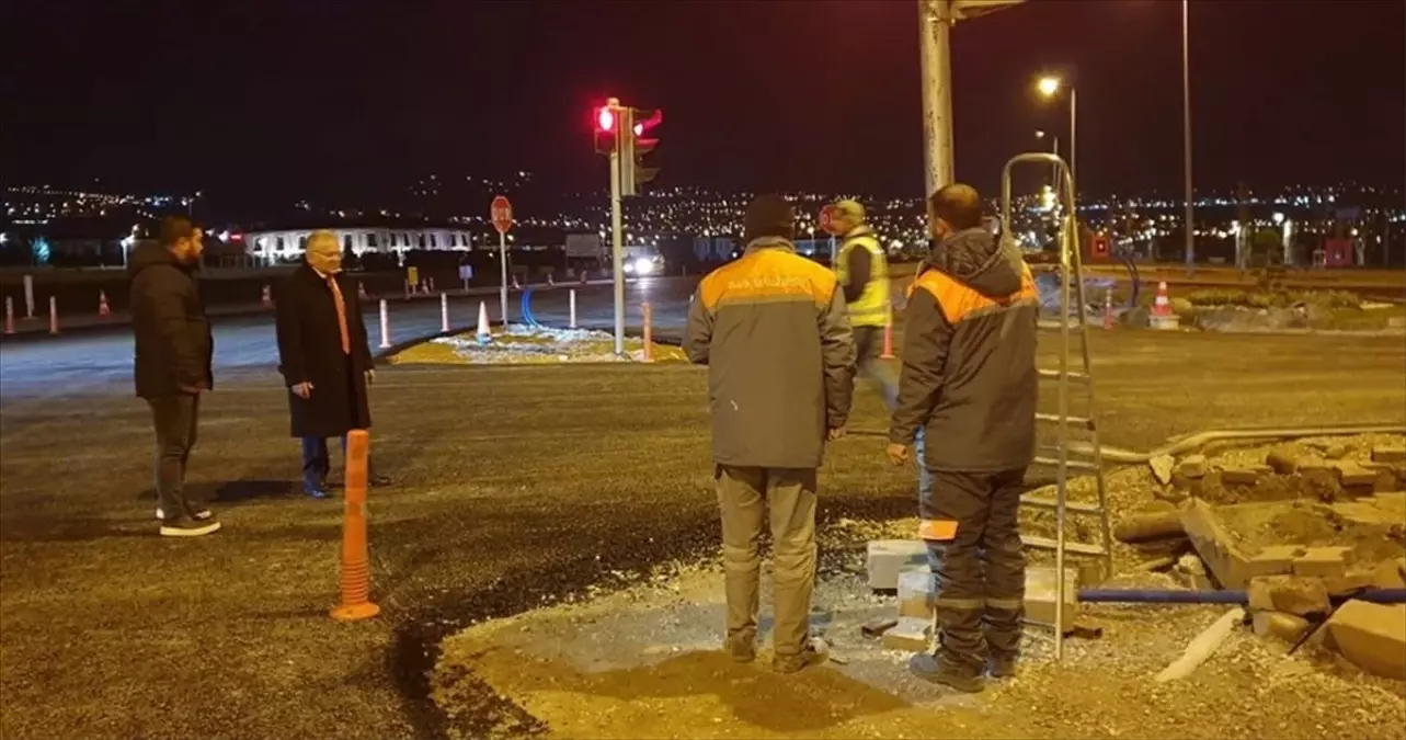 Kayseri Büyükşehir Belediye Başkanı, üniversite kavşağındaki düzenleme çalışmalarını inceledi
