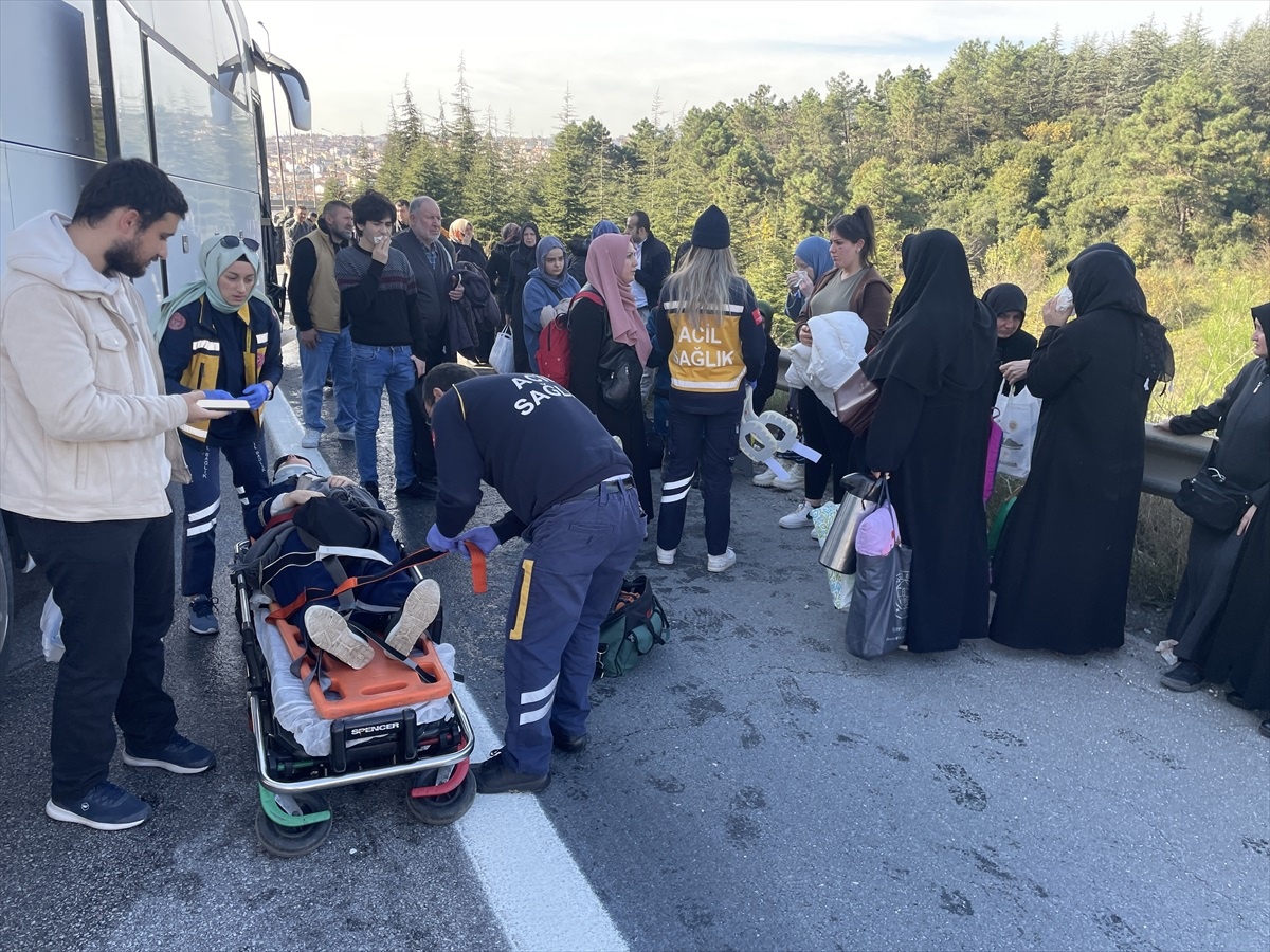 Anadolu Otoyolu\'nda tır ve otobüs kaza yaptı, 6 kişi yaralandı