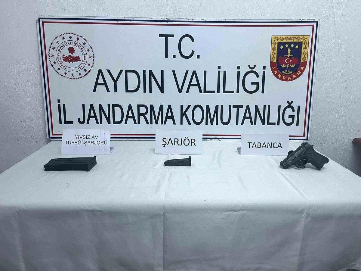 Aydın\'da yapılan operasyonda ruhsatsız silahlar ele geçirildi