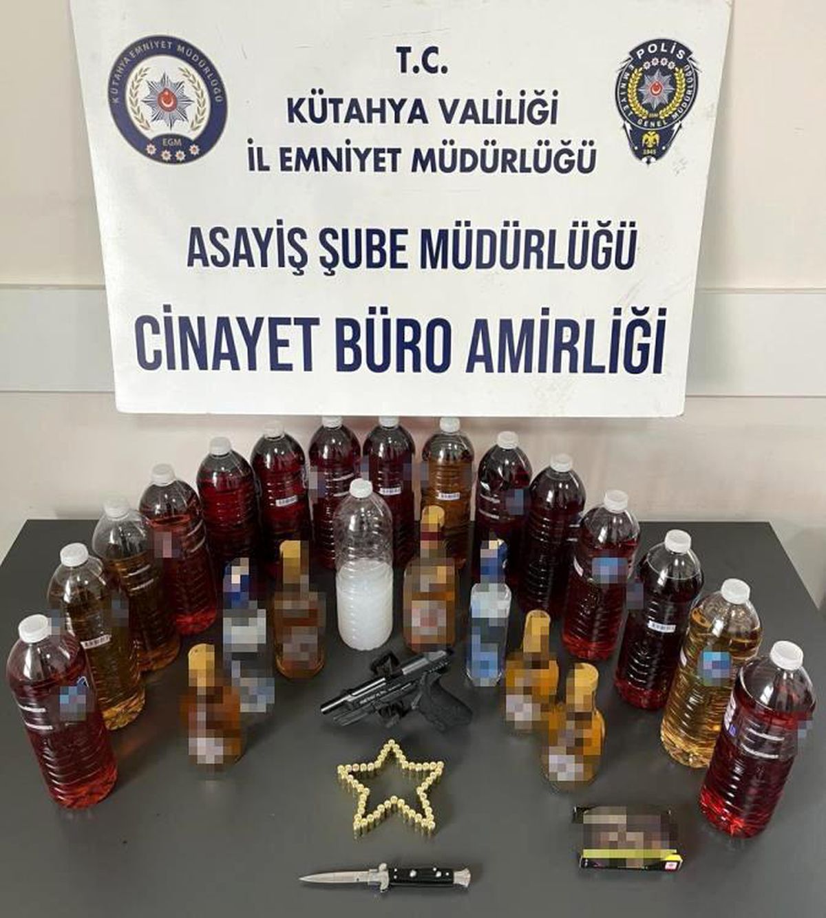 Kütahya\'da Kaçak Alkol ve Silah Ele Geçirildi