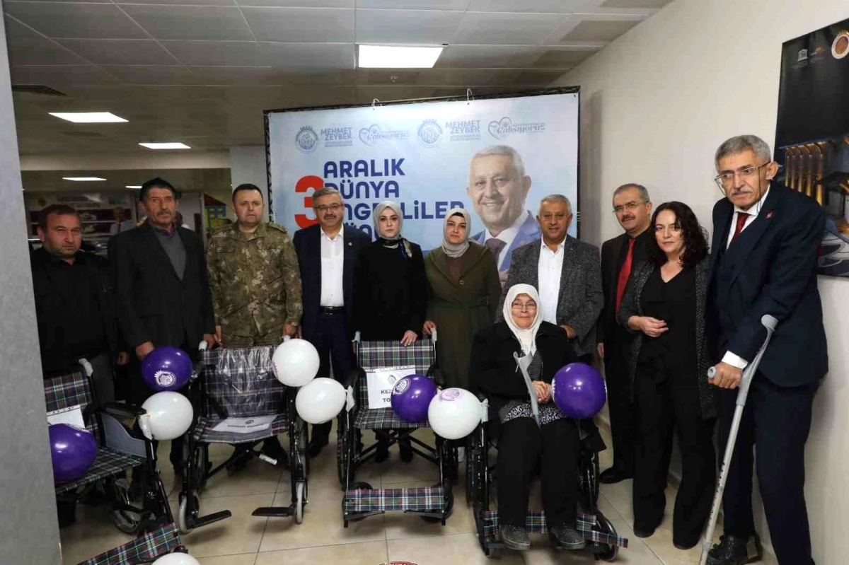 Afyonkarahisar Belediyesi Engellilere Ücretsiz Tekerlekli Sandalye Dağıttı