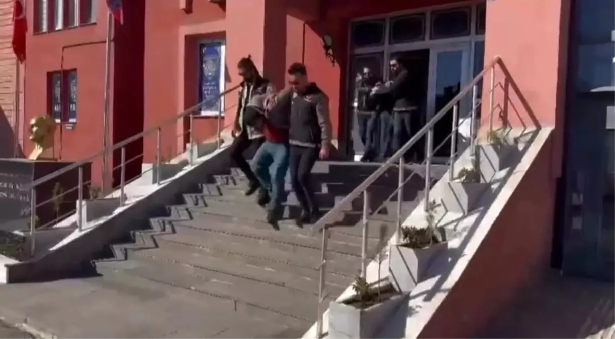 Hakkari\'de 12 Kilo Metamfetamin Ele Geçirildi